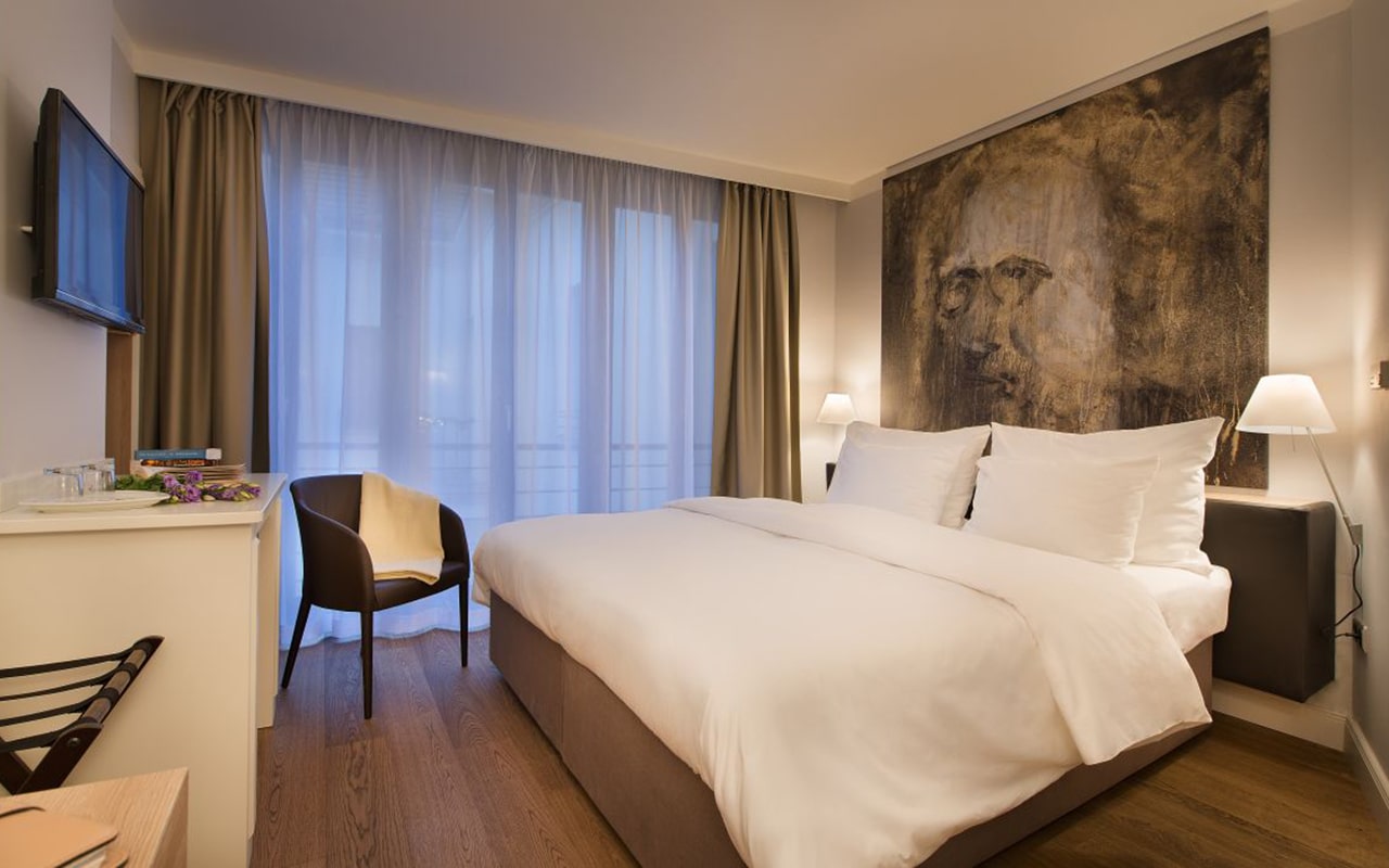 Standard-Comfy-Room-min