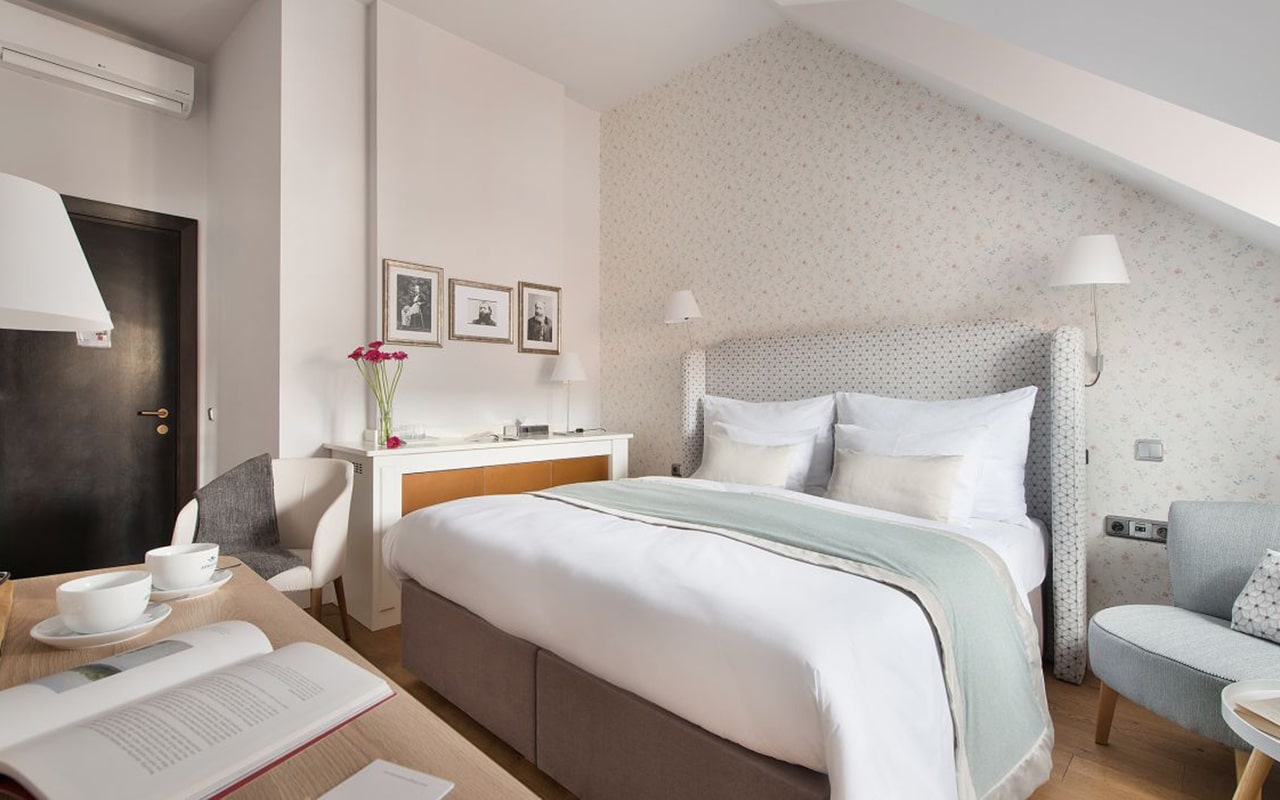 Standard-Comfy-Room_04-min