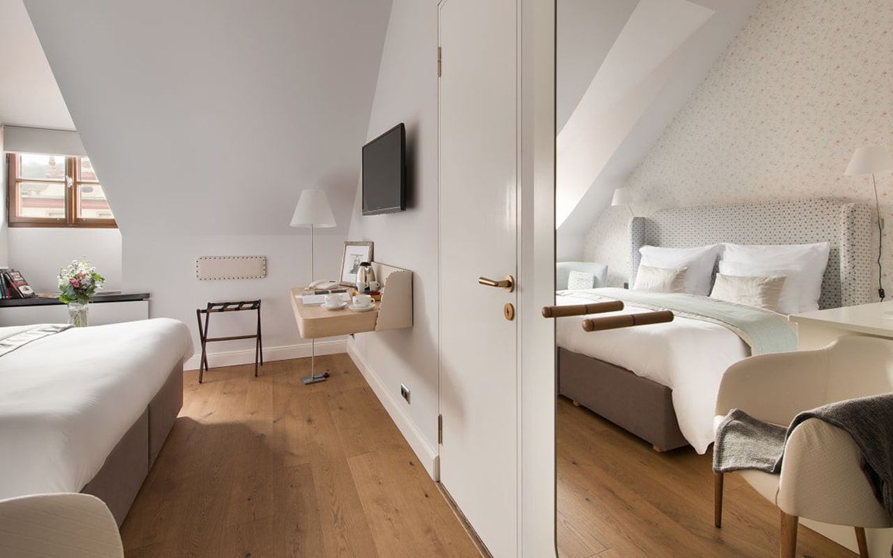 Standard-Comfy-Room_05-min