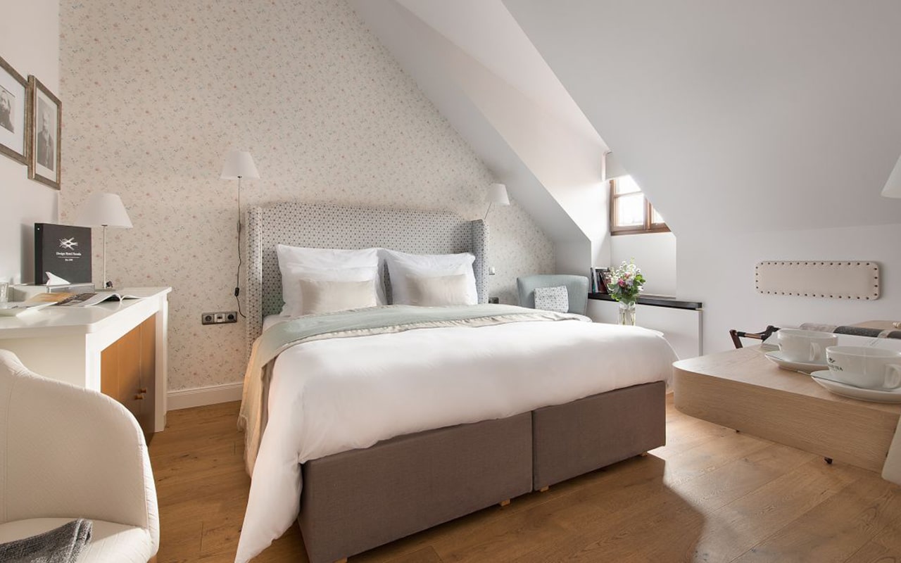 Standard-Comfy-Room_06-min