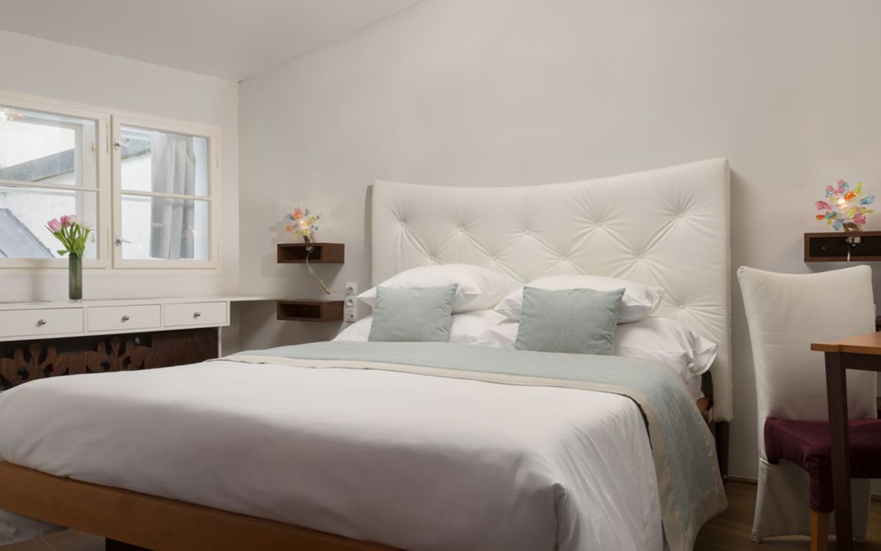 Superior-Room_07-min