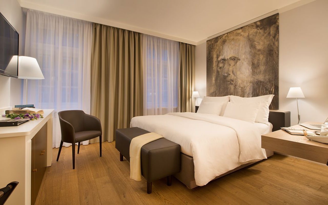 Superior-Room_08-min