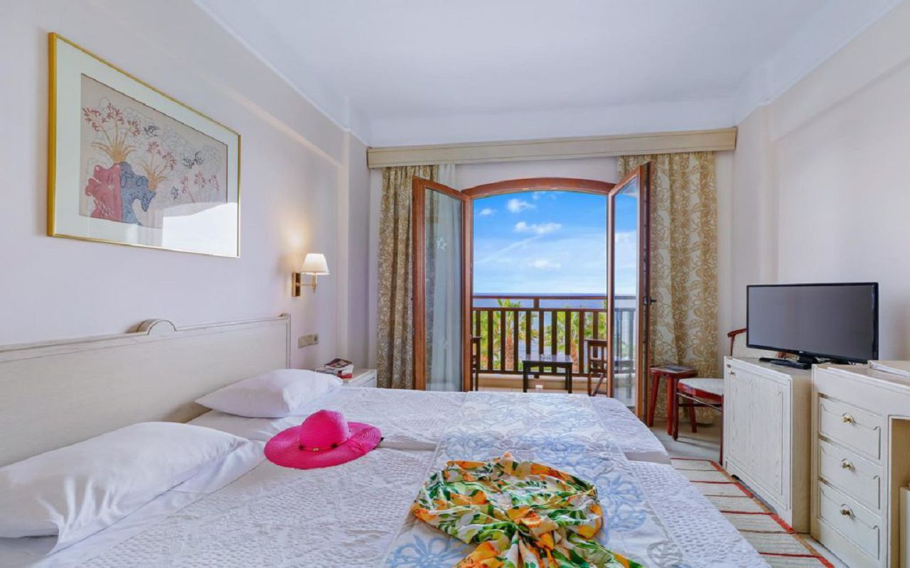 Creta-Star-Hotel-DOUBLE-ROOM-SEA-VIEW-5-1024x683
