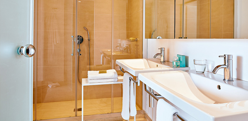 04-luxury-bathroom-family-accommodation-rhodos-royal-23553