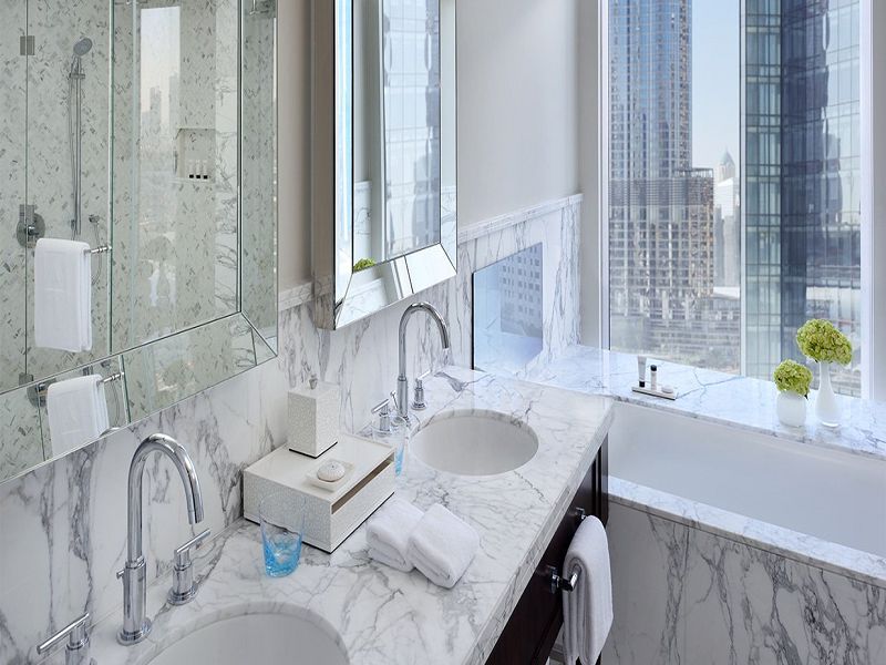 ADH_ADBOH_ROOMS_EXECUTIVE-DOWNTOWN-SUITE_BATHROOM_AMBIENT_HR-copy