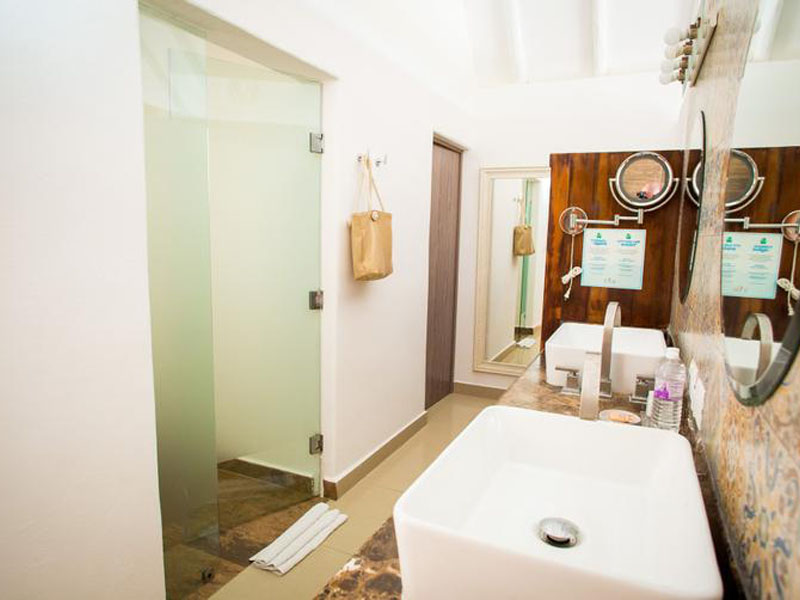 hotel-le-reve-bungalow-with-jacuzzi-01