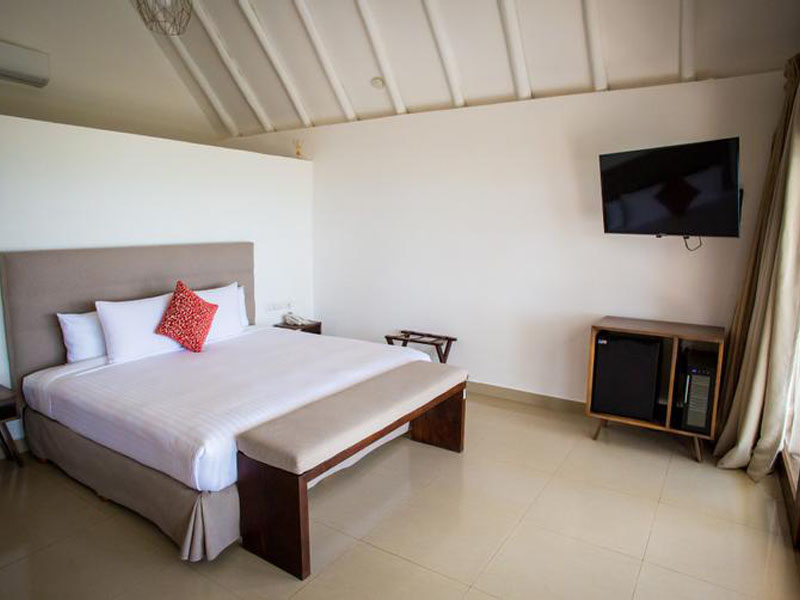 hotel-le-reve-bungalow-with-pool-07