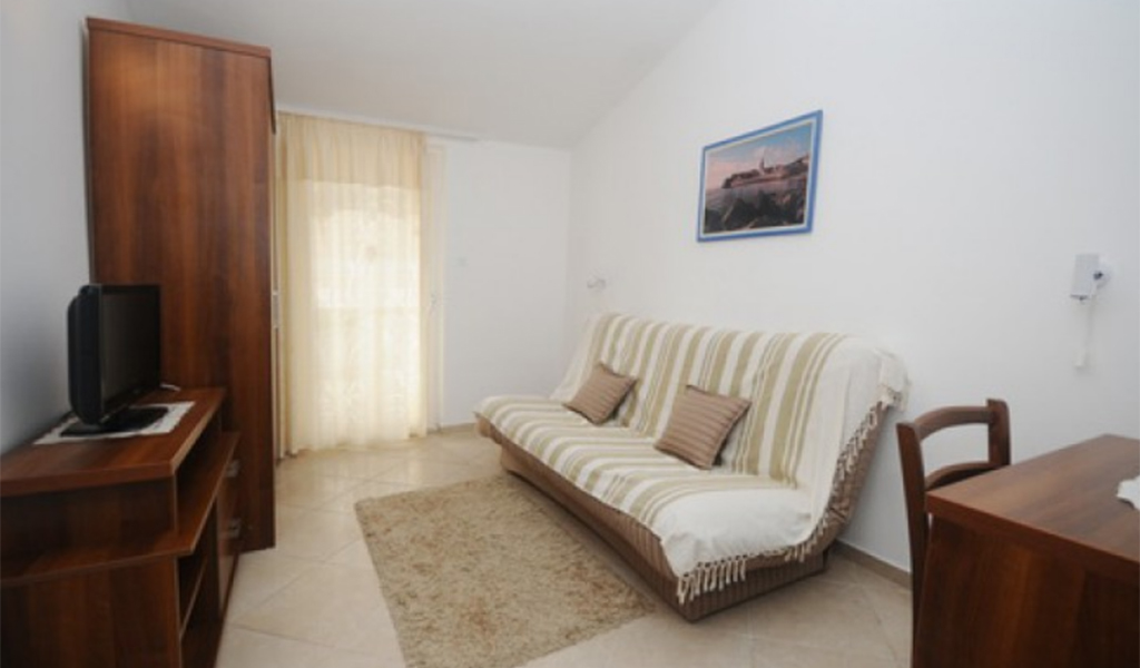 room_150293c7d3