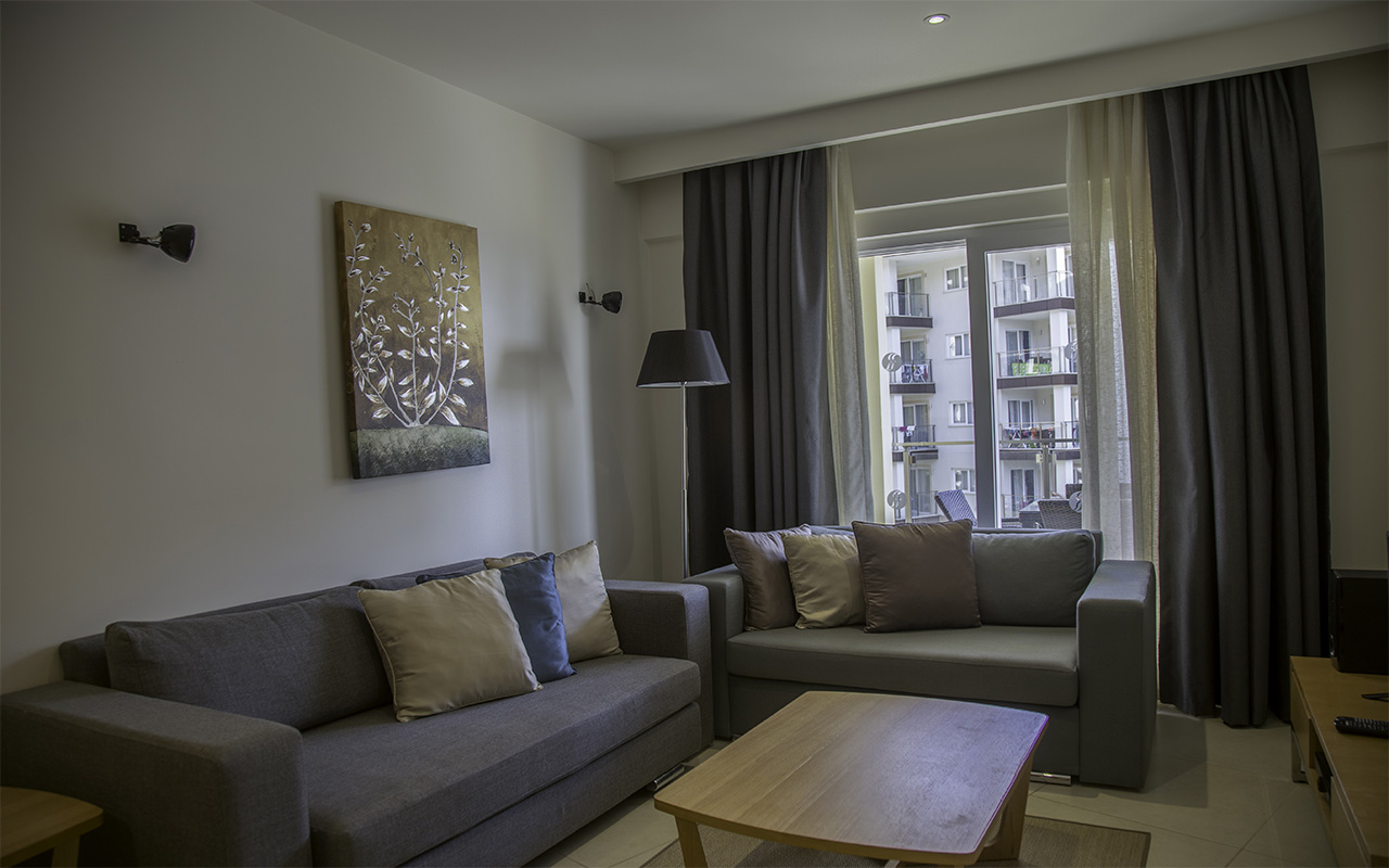 Family Room Land View (1)