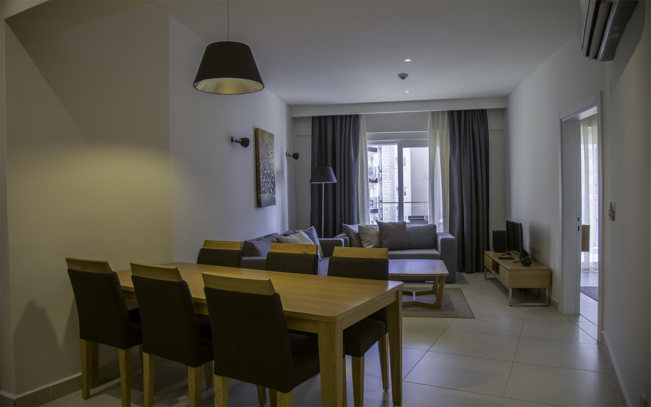 Family Room Land View (5)