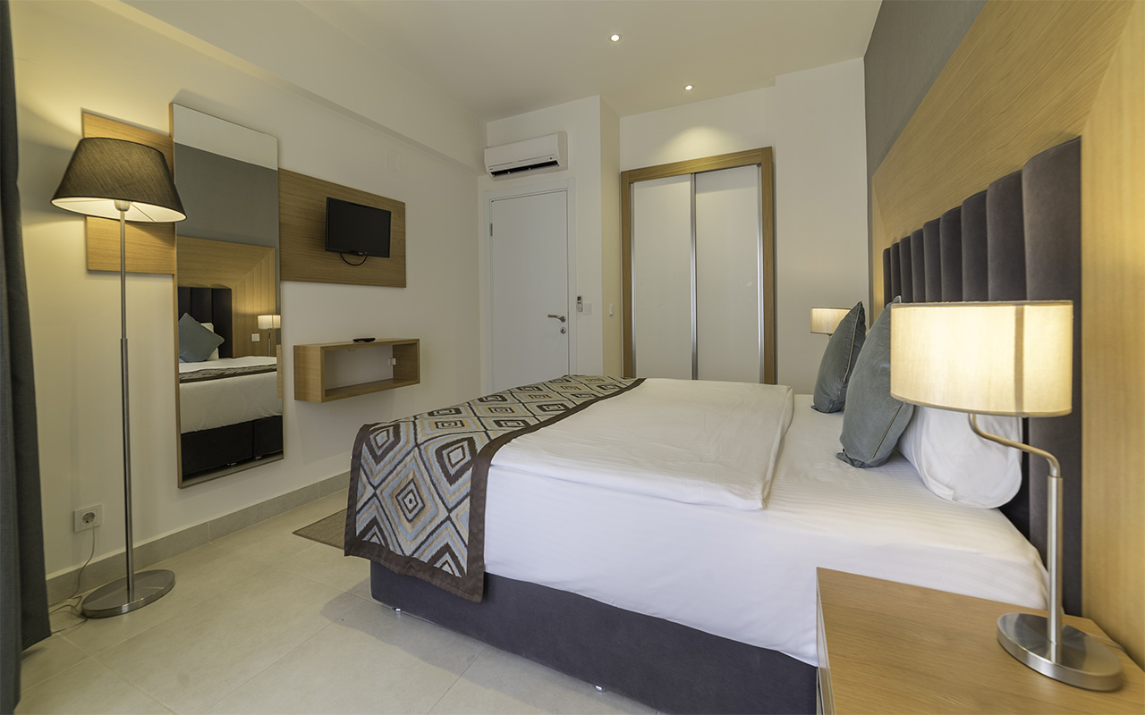 Junior Suite Land View (5)
