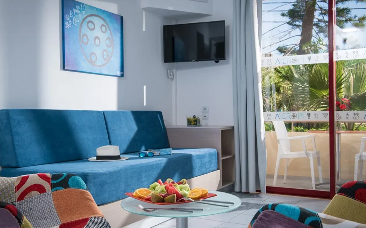 One Bedroom Family Room4jpg