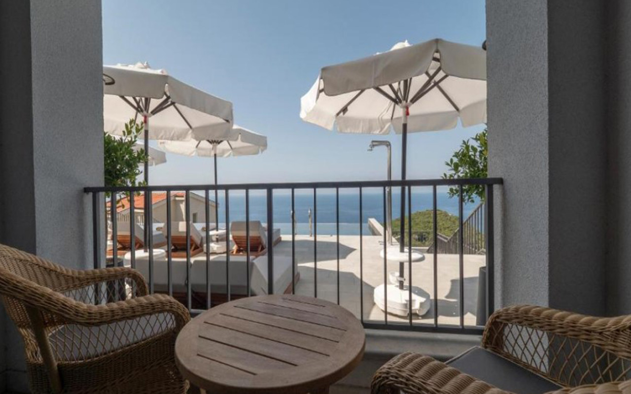 Standard Pool Sea View1