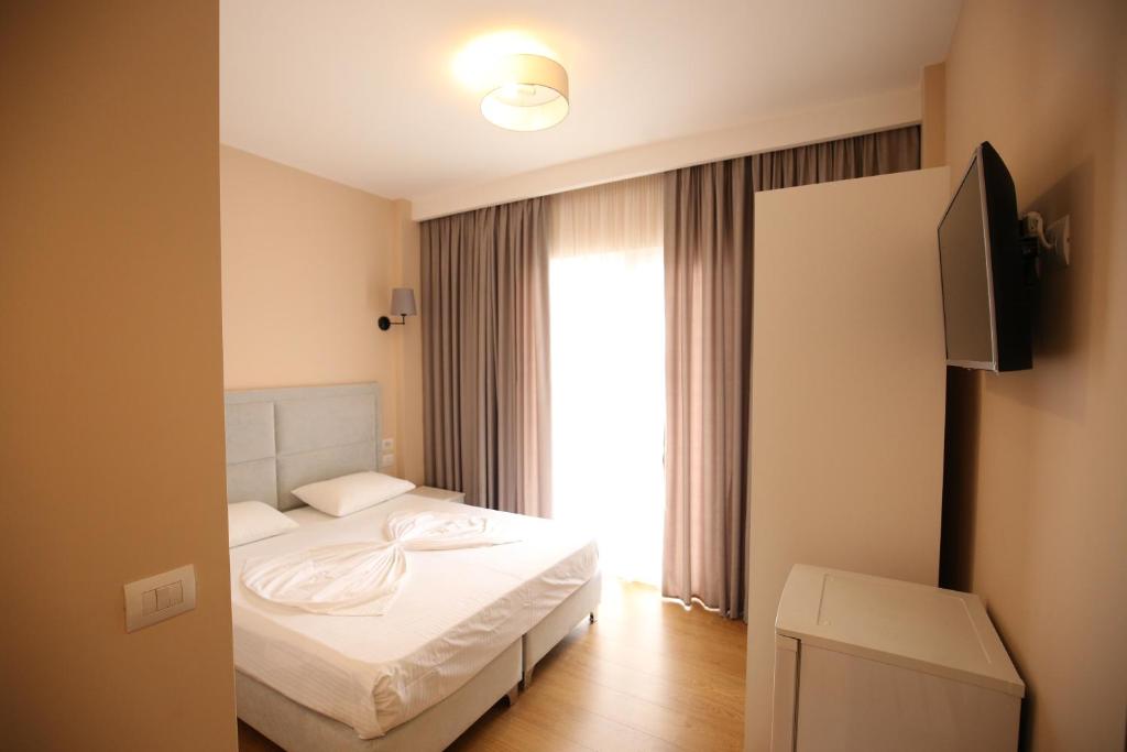 Standard Room (2)