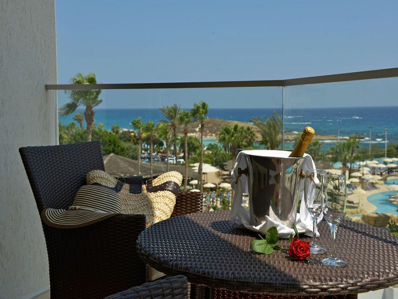 2.Deluxe Wing Adults Only - Super Deluxe Beach Front - room View