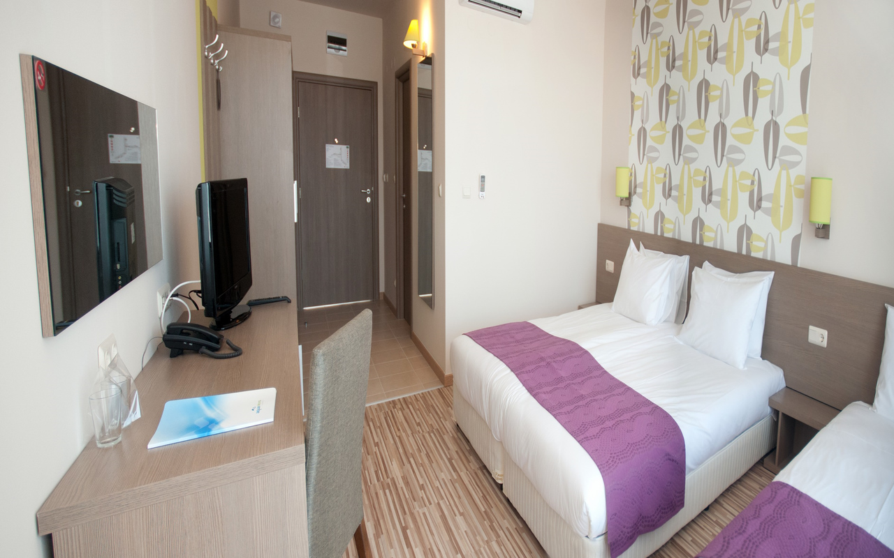 Double Room (23)