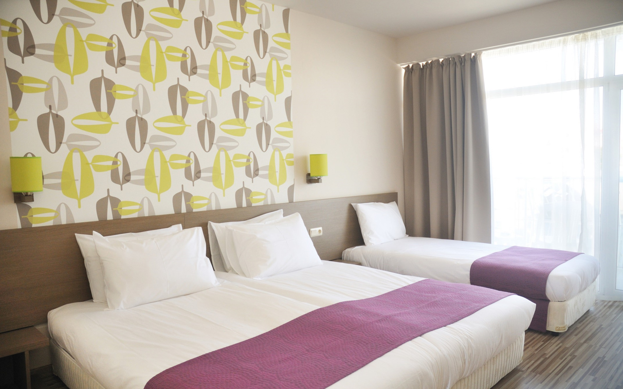 Double Room (25)
