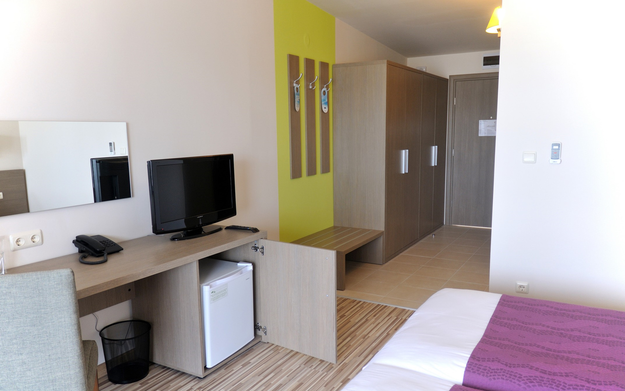 Double Room (36)