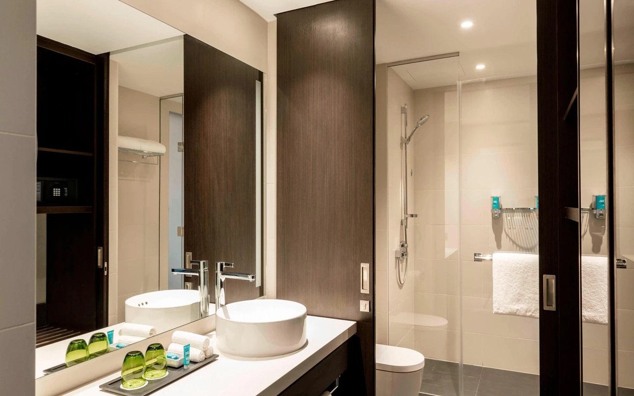 dxbde-aloft-bathroom-9801-hor-wide — копия