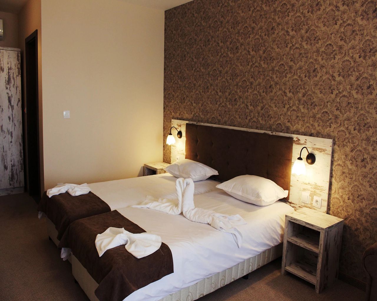 AnyConv.com__teopolis-room-1