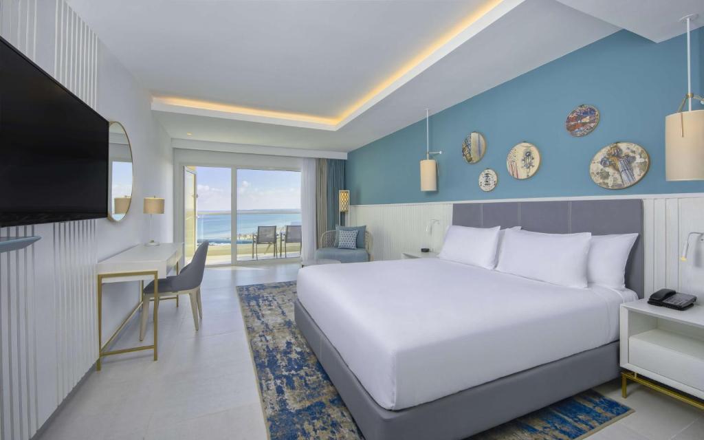 Deluxe Room Partial Sea View 4