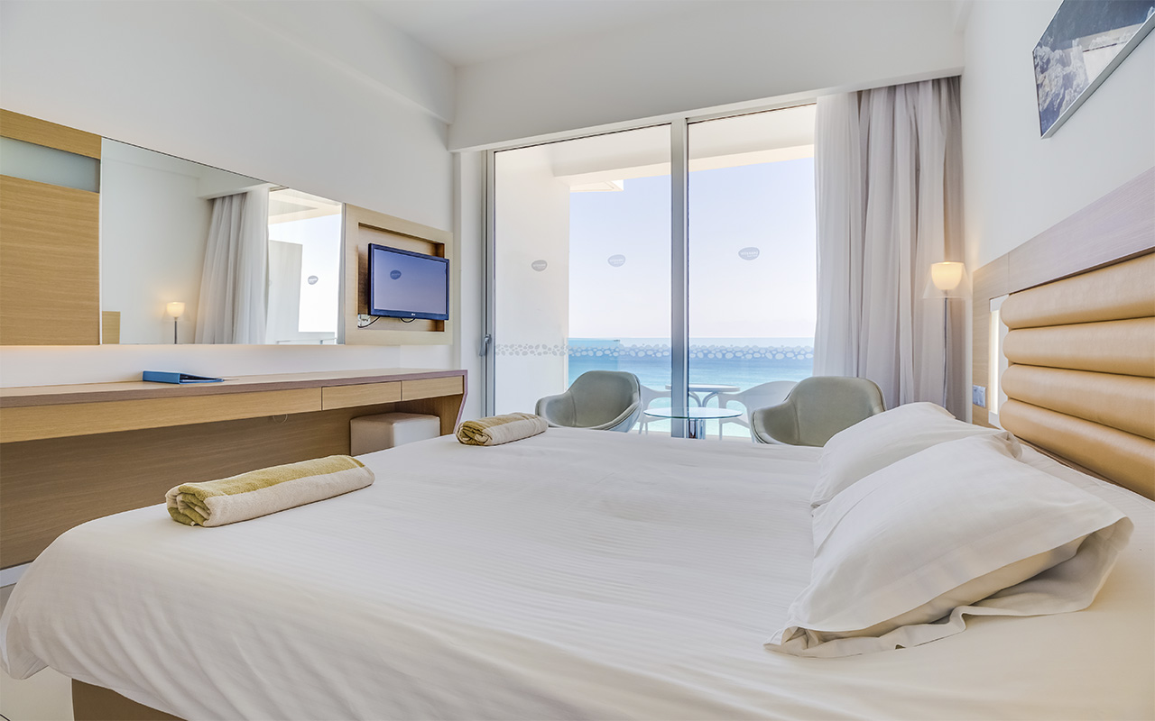 Twin Room Limited Sea View (2)