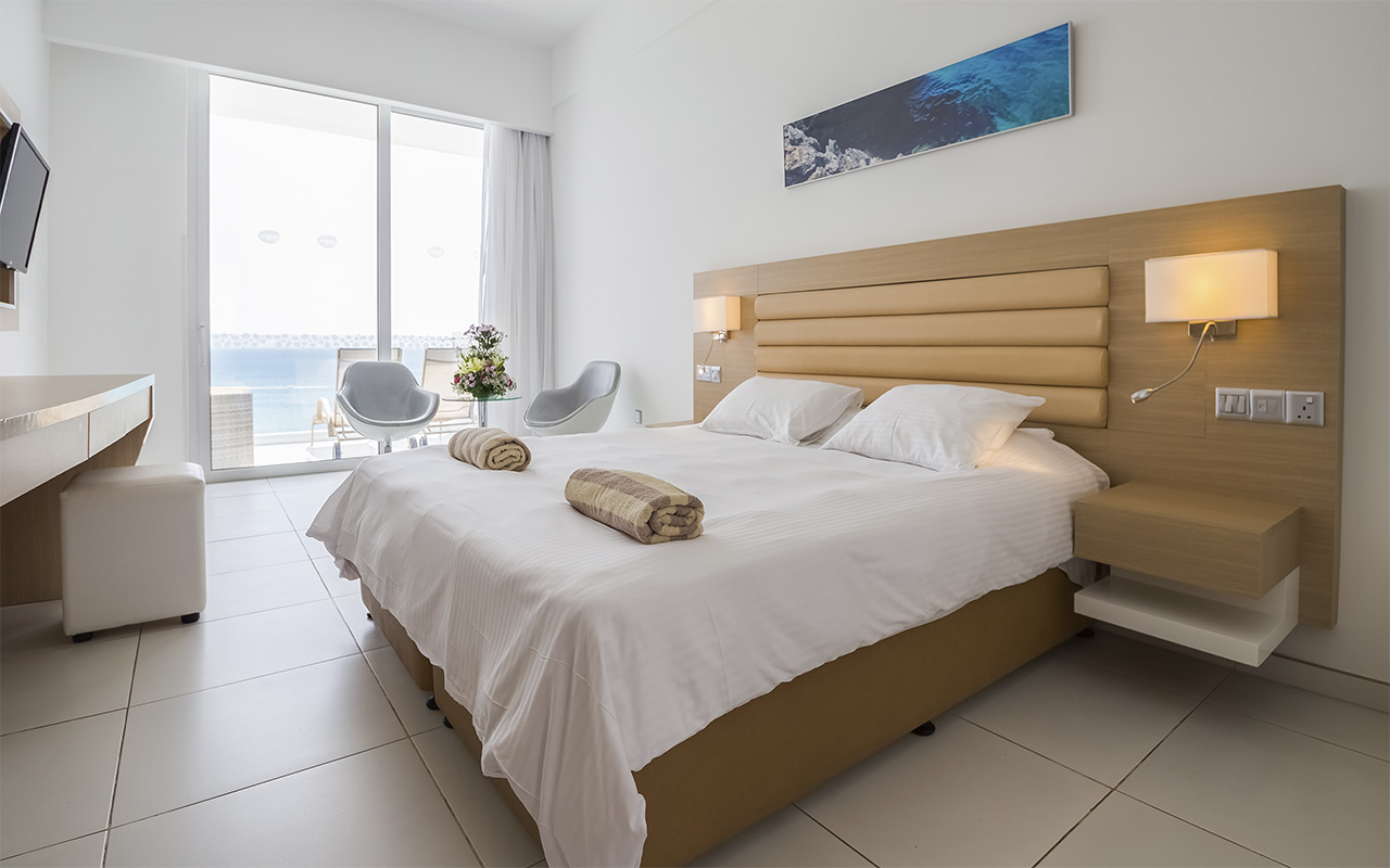 Twin Room Limited Sea View (3)