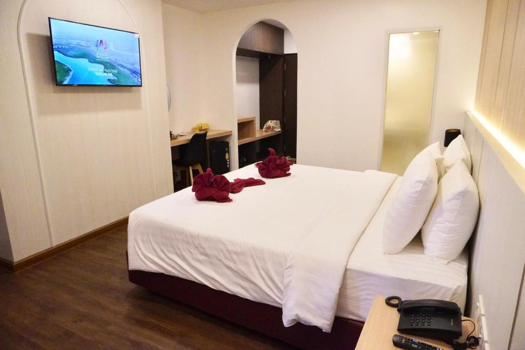 Deluxe Double Room (2)