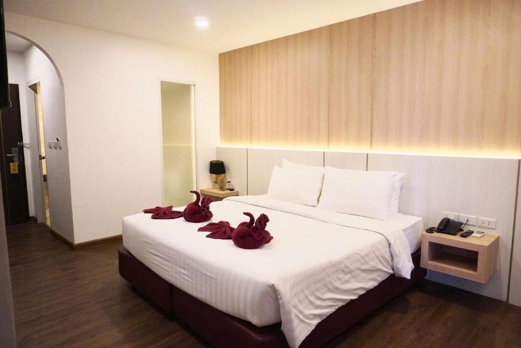 Deluxe Double Room (3)
