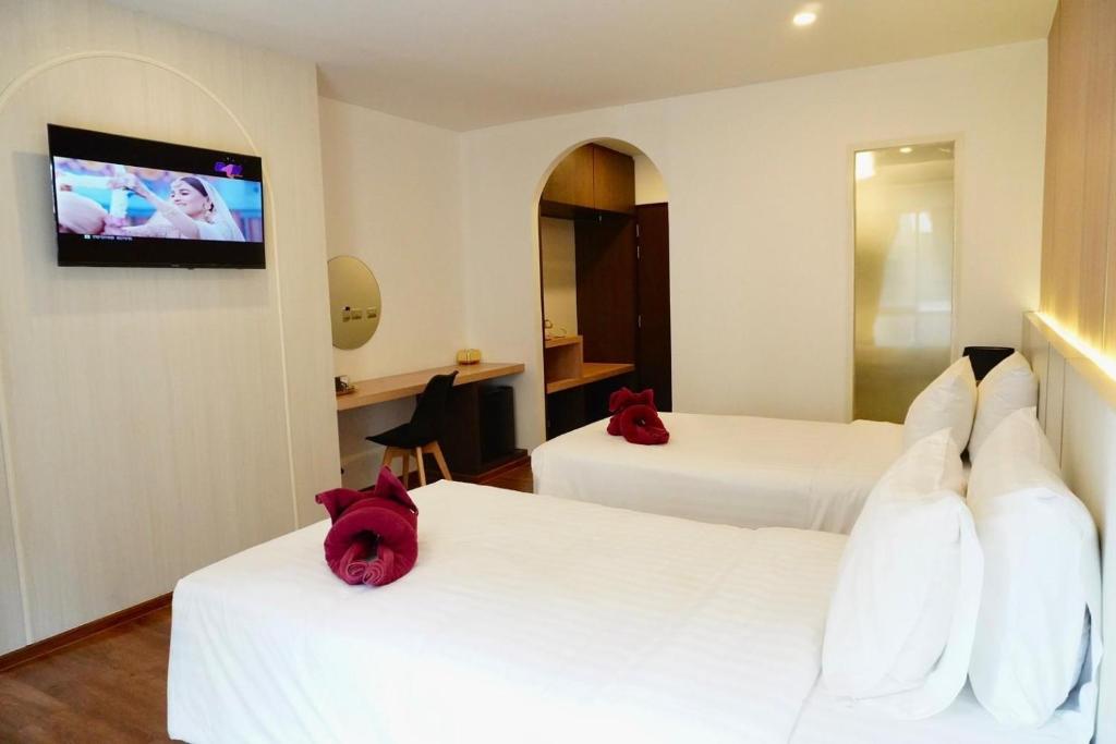 Deluxe Twin Room (2)