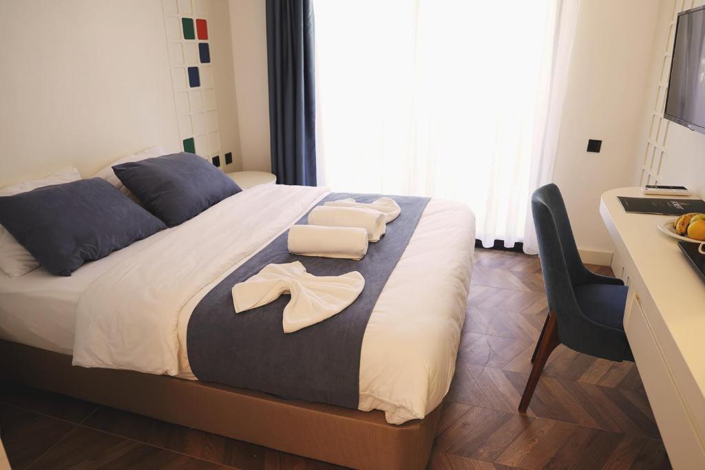 Standard Room (2)