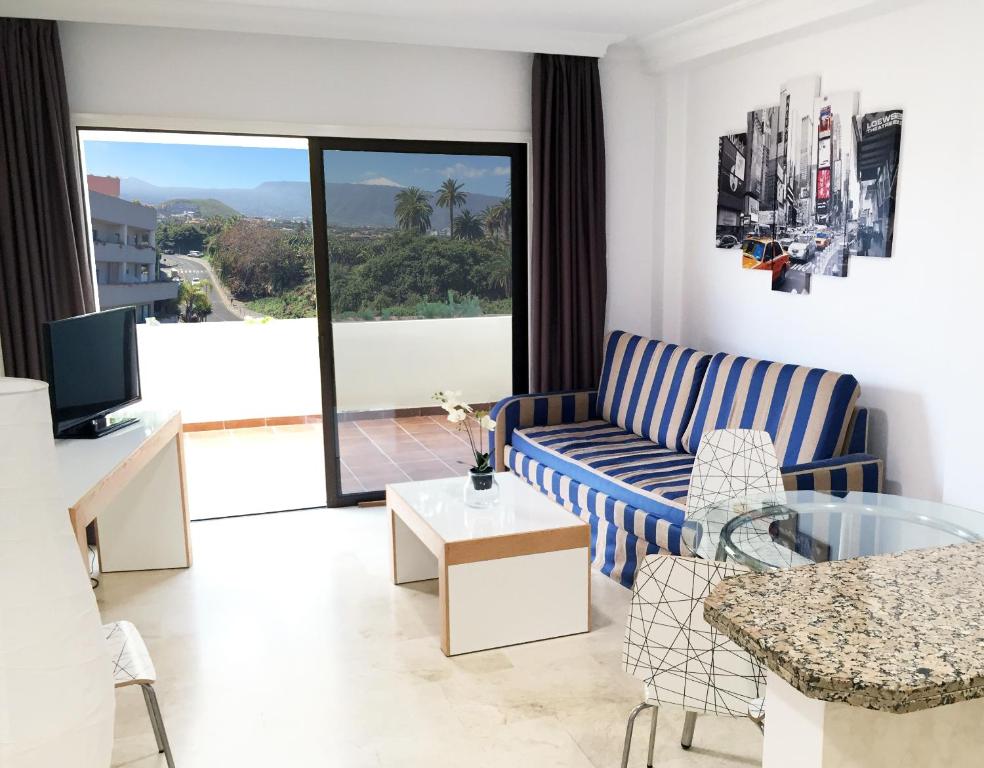Apartment with street view 3