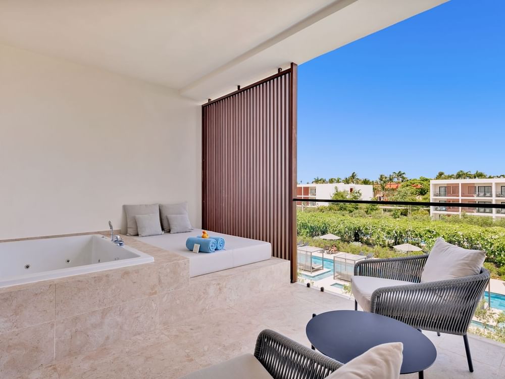 Junior Suite Pool View 3