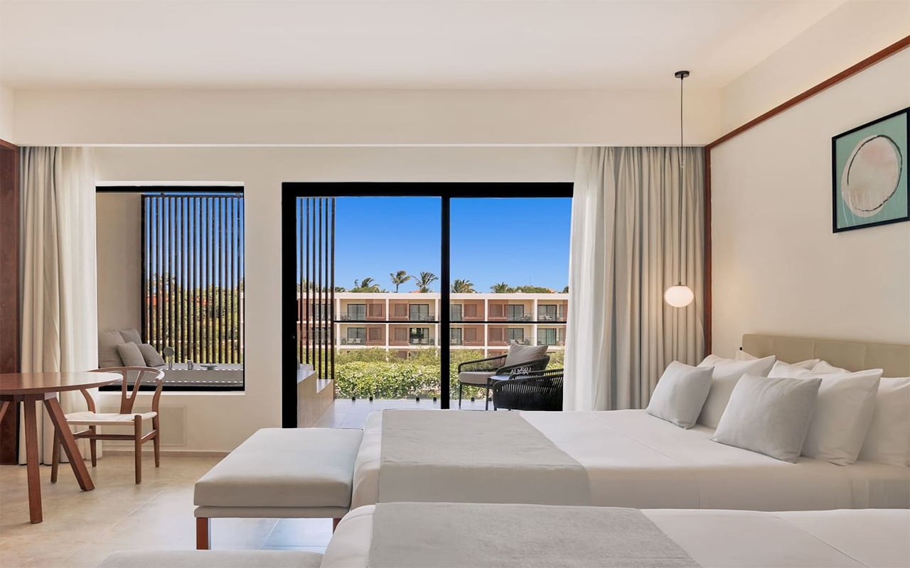 Junior Suite Pool View 4