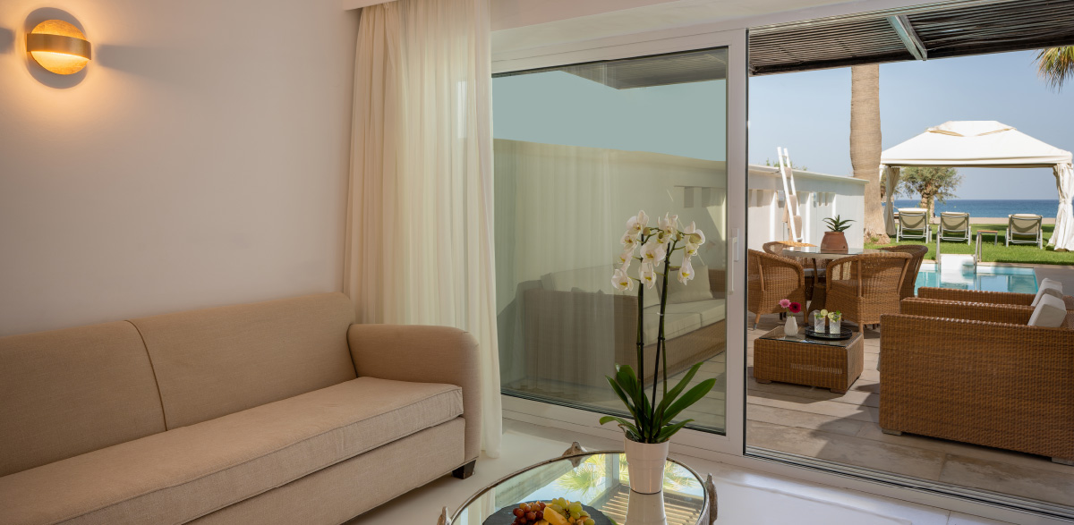 01-creta-palace-bungalow-suite-sea-front-grecotel-40219