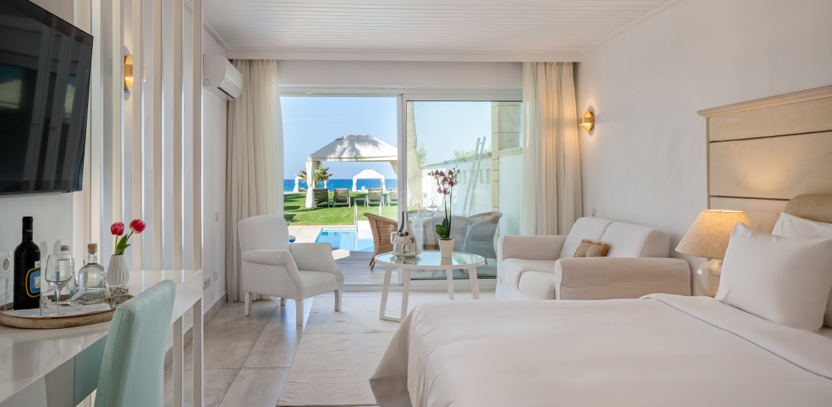 01-junior-suite-seafront-creta-palace-33365