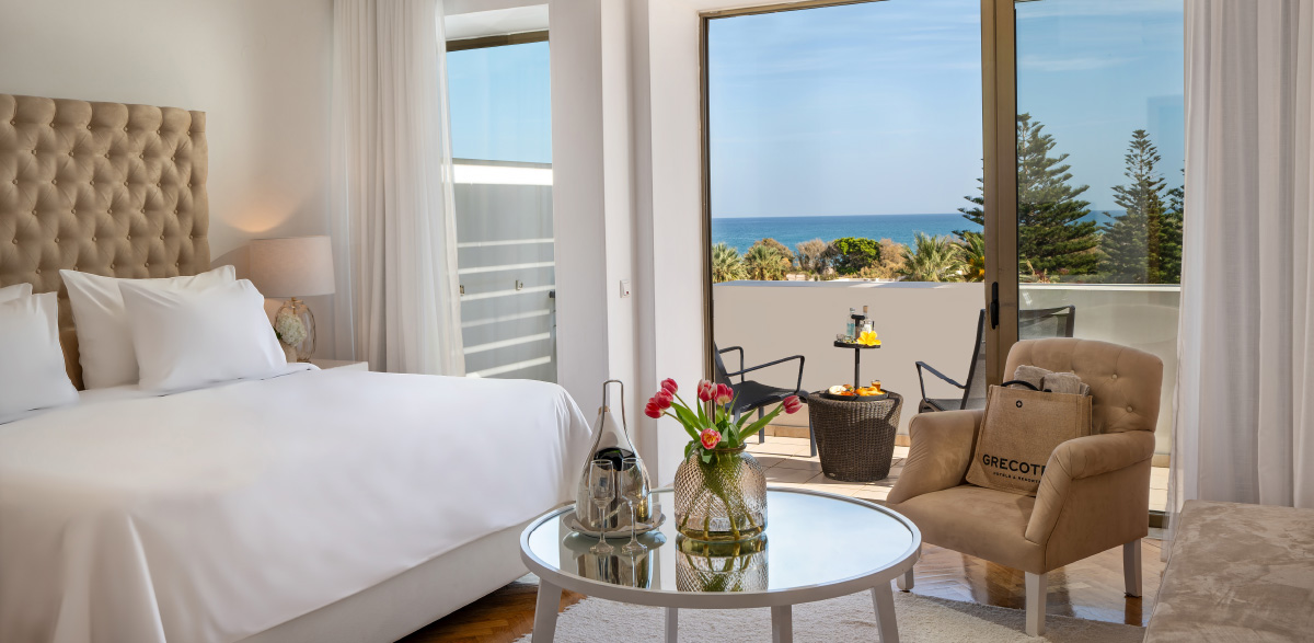 01-palace-junior-suite-grecotel-creta-palace-33334