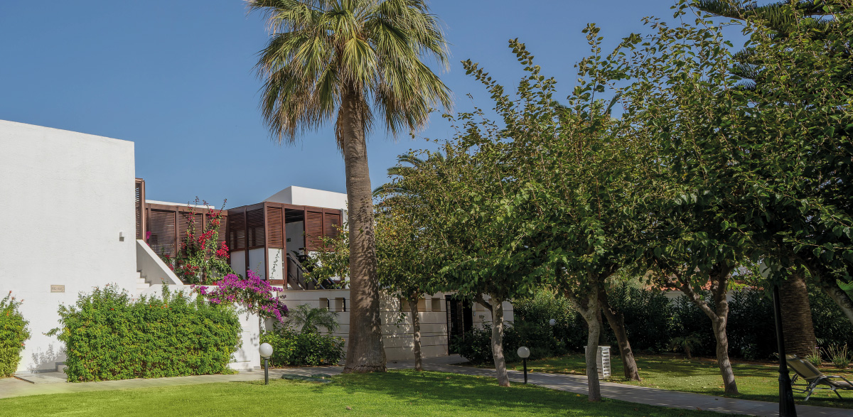 02-creta-palace-bungalow-suite-sea-front-grecotel-40160