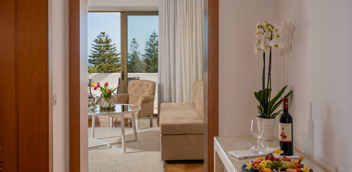 02-creta-palace-junior-suite-grecotel-suites-and-villas-33335