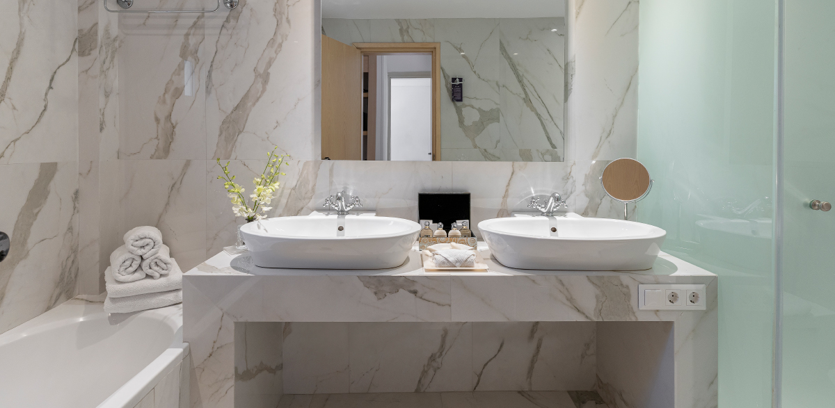 02-one-bedroom-bungalow-suite-bathroom-creta-palace-five-star-grecotel-33361