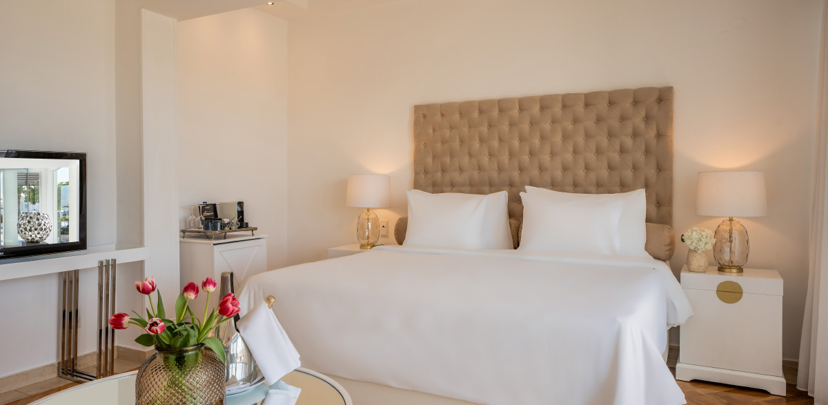 04-bedroom-creta-palace-palace-junior-suite-grecotel-33337