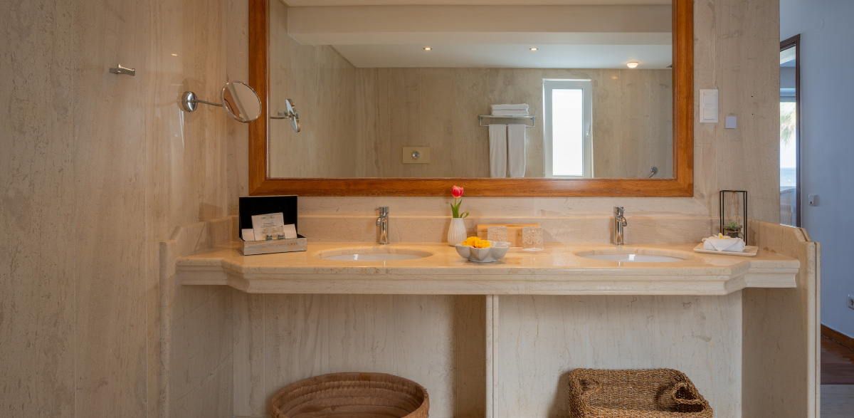 08-bathroom-presidential-villa-grecotel-creta-palace-40215