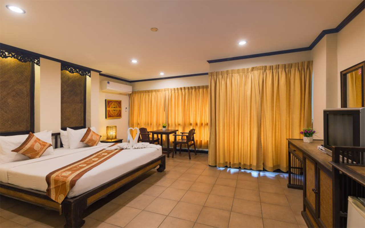 Deluxe Family Suite with Balcony (3)