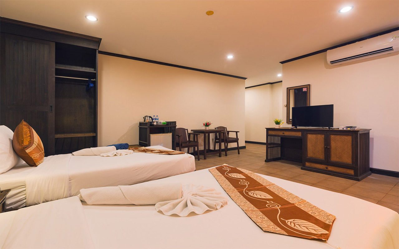 Deluxe Family Suite with Balcony (6)
