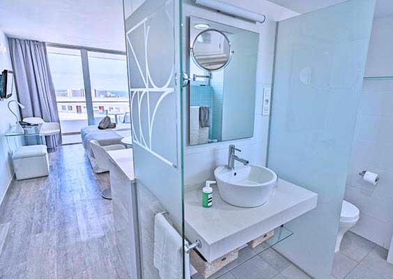 JUNIOR-SUITE-BATHROOM-5_Mii5MMj